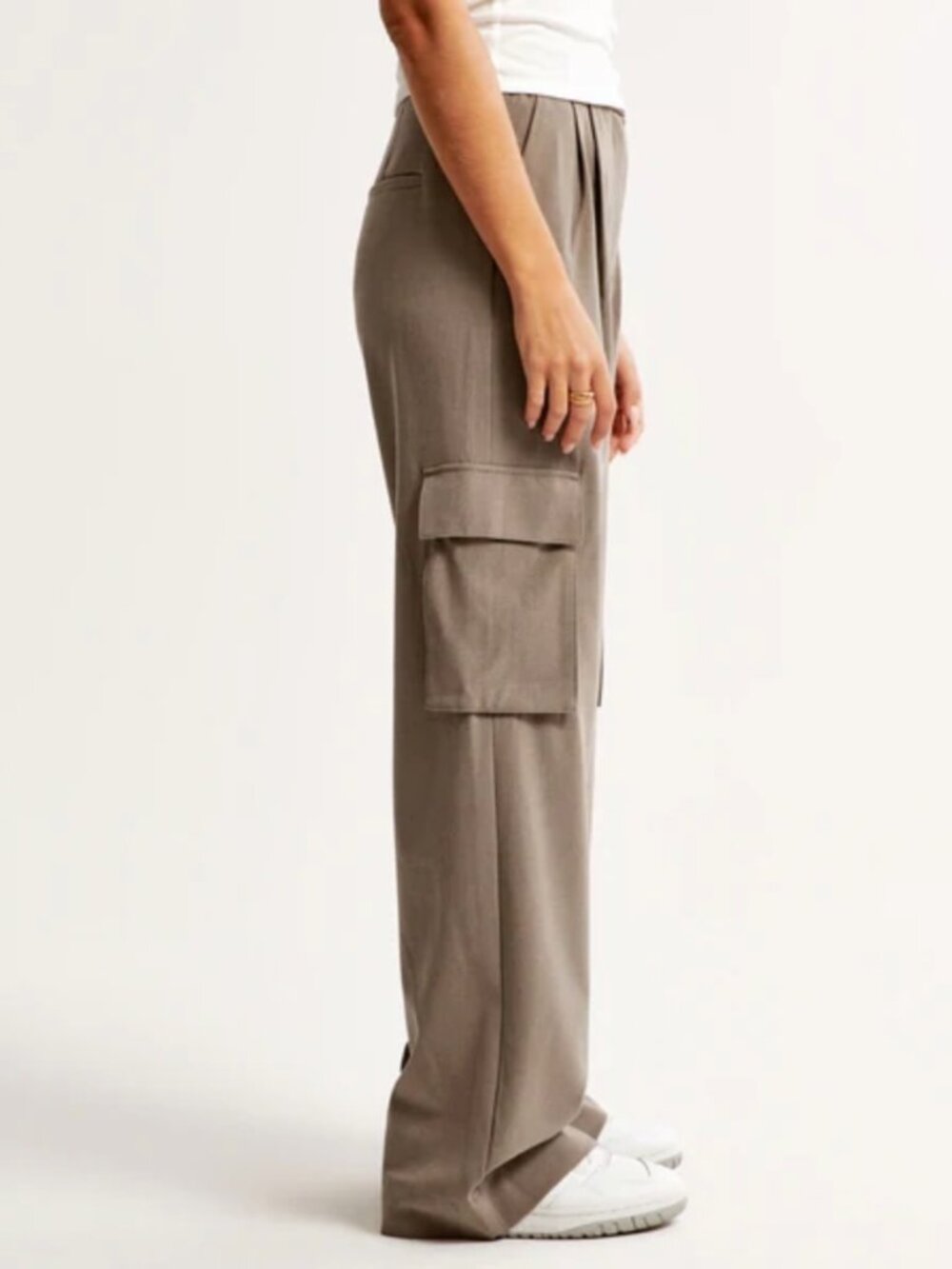 A&F Sloane Lightweight Tailored Cargo Pant Size 27 / 4s